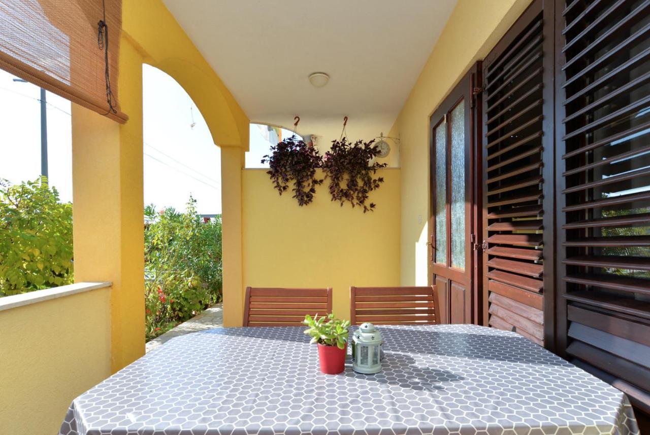 Apartment Jadranko 1761 Peroj Exterior foto